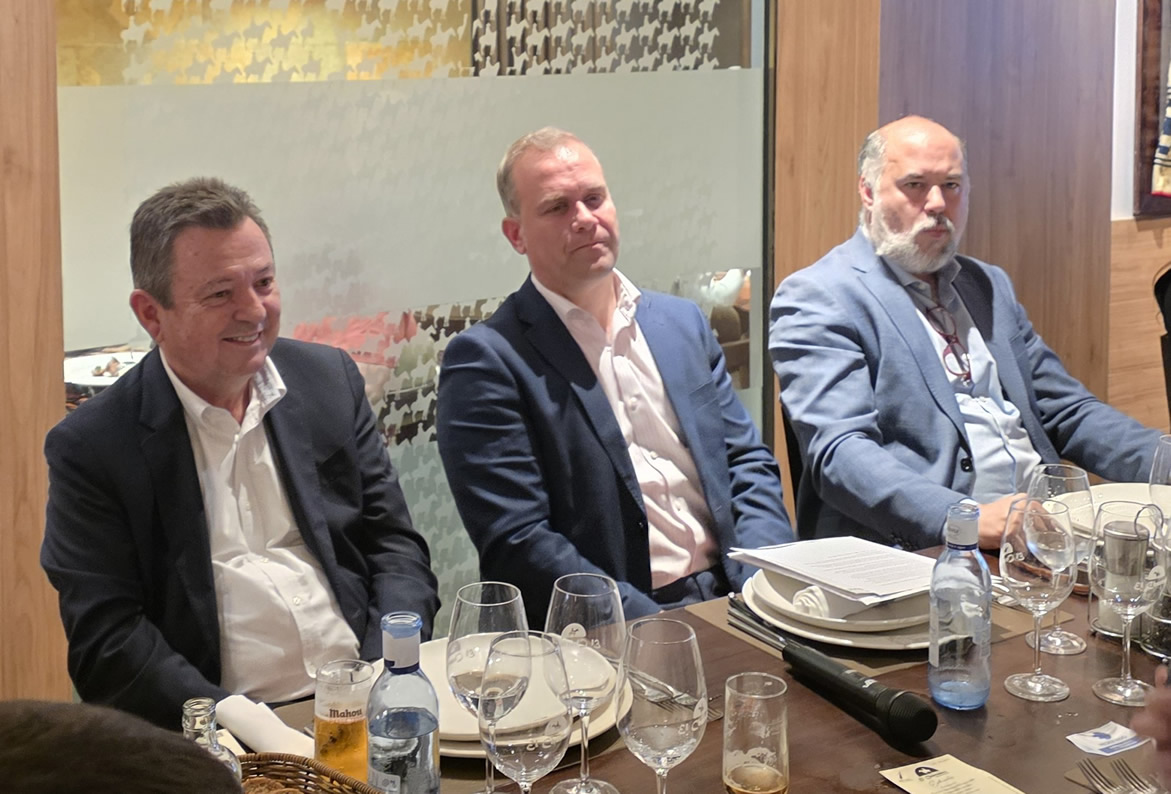 Miguel Angel Marrero con Empresarios del Atlántico